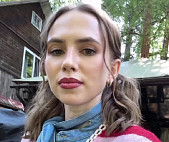 Актриса из Саратова показала спальни коллег на даче сериала «Праздники»